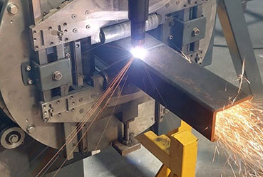 Corte plasma de tubos e cantoneiras